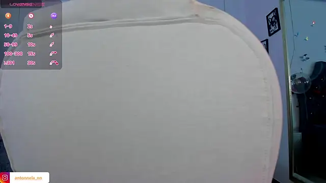 Snapshot of _Antonnela_ chatting on 01-04-25, 02:35 Antonnela online show from 01-04-25, 02:35