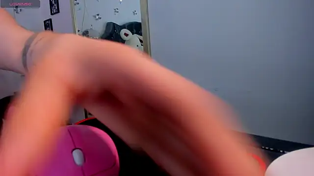 Snapshot of _Antonnela_ chatting on 02-13-25, 01:15 Antonnela online show from 02-13-25, 01:15