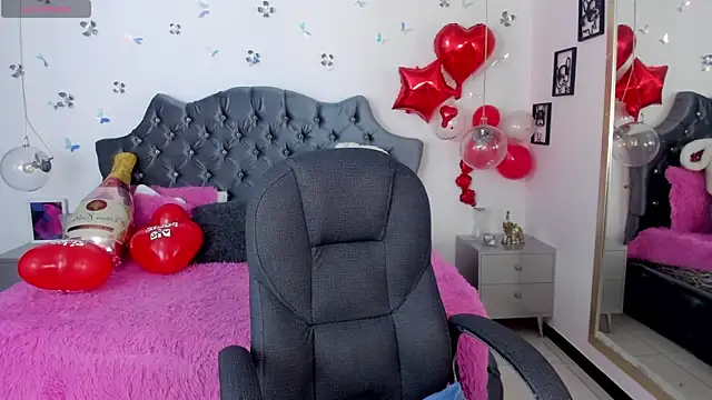 Snapshot of _Antonnela_ chatting on 02-18-25, 01:22 Antonnela online show from 02-18-25, 01:22