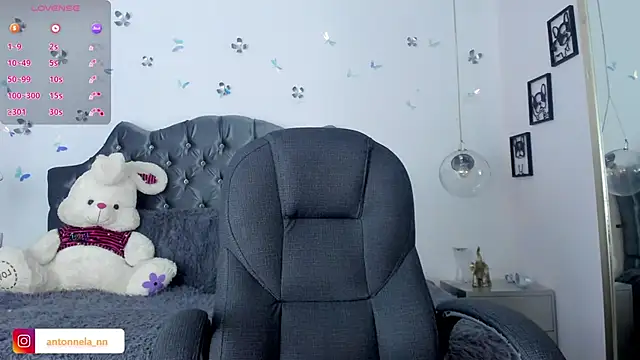 Snapshot of _Antonnela_ chatting on 03-22-25, 05:20 Antonnela online show from 03-22-25, 05:20