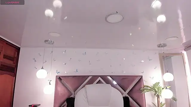 Snapshot of _Antonnela_ chatting on 11-19-25, 02:06 Antonnela online show from 11-19-25, 02:06