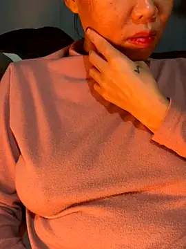 Snapshot of Laura8910 chatting on 12-05-24, 12:00 Laura8910 online show from 12-05-24, 12:00