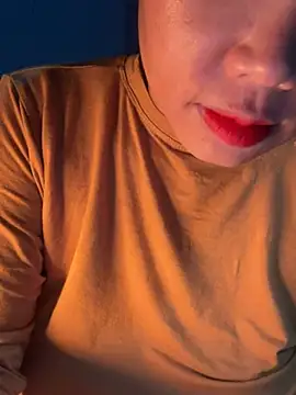 Snapshot of Laura8910 chatting on 12-12-24, 12:01 Laura8910 online show from 12-12-24, 12:01