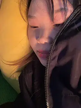 Snapshot of Laura8910 chatting on 01-22-25, 09:02 Laura8910 online show from 01-22-25, 09:02