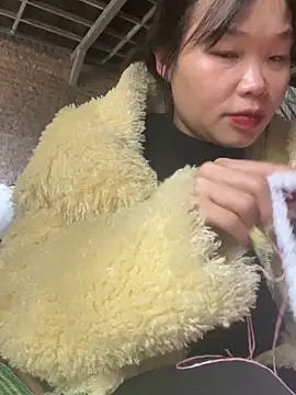 Snapshot of Laura8910 chatting on 02-17-25, 09:24 Laura8910 online show from 02-17-25, 09:24