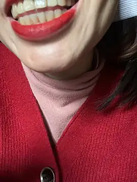 Snapshot of Laura8910 chatting on 02-25-25, 07:09 Laura8910 online show from 02-25-25, 07:09