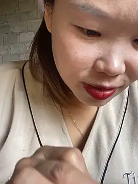 Snapshot of Laura8910 chatting on 03-05-25, 05:40 Laura8910 online show from 03-05-25, 05:40