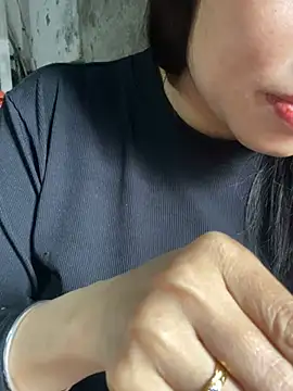 Snapshot of Laura8910 chatting on 03-11-25, 05:16 Laura8910 online show from 03-11-25, 05:16