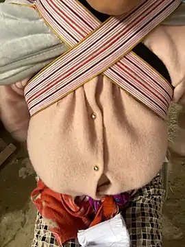 Snapshot of Laura8910 chatting on 11-15-25, 04:54 Laura8910 online show from 11-15-25, 04:54