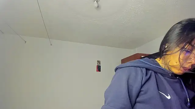 nicole volkov online show from 03-18-25, 01:10