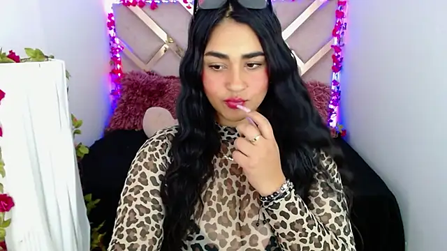 Charlotte cute18 online show from 03-07-25, 06:57