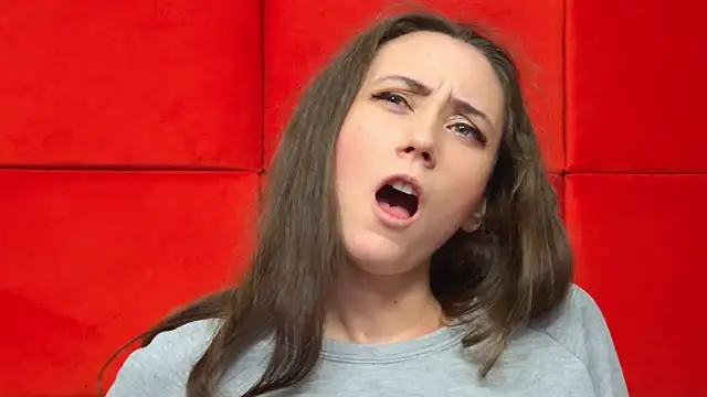 Snapshot of AliceMunro chatting on 02-05-25, 09:40 AliceMunro online show from 02-05-25, 09:40