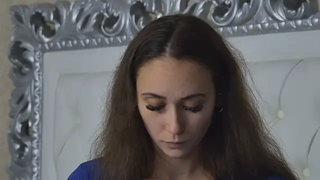 Snapshot of AliceMunro chatting on 09-19-25, 07:25 AliceMunro online show from 09-19-25, 07:25