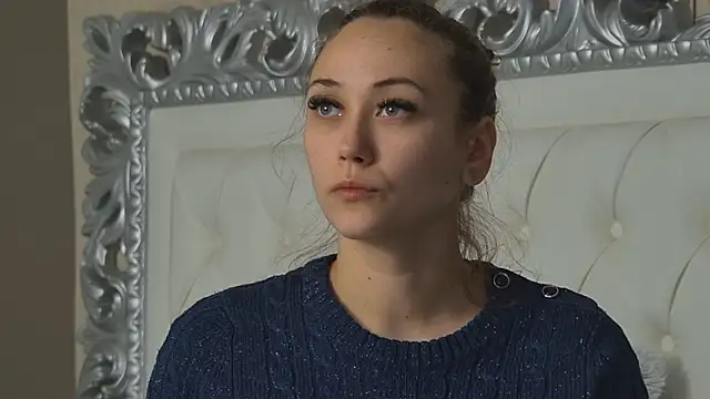 Snapshot of AliceMunro chatting on 10-31-25, 08:32 AliceMunro online show from 10-31-25, 08:32