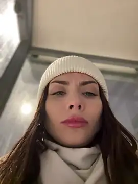 Snapshot of Accole chatting on 01-11-25, 05:29 Accole online show from 01-11-25, 05:29