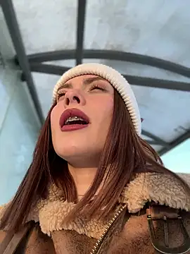 Snapshot of Accole chatting on 02-08-25, 07:37 Accole online show from 02-08-25, 07:37