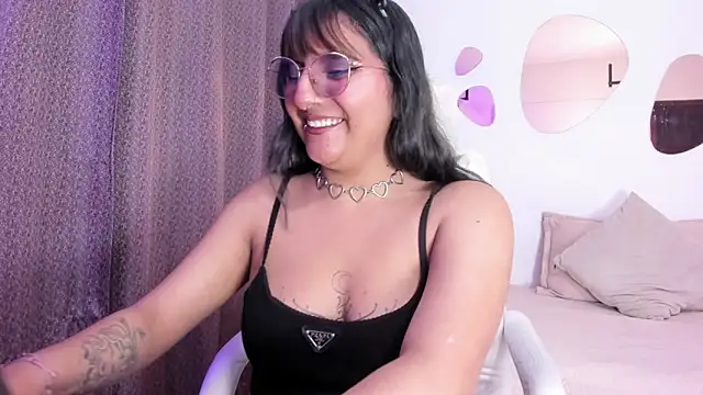 Snapshot of Alliccee chatting on 11-24-25, 08:30 Alliccee online show from 11-24-25, 08:30