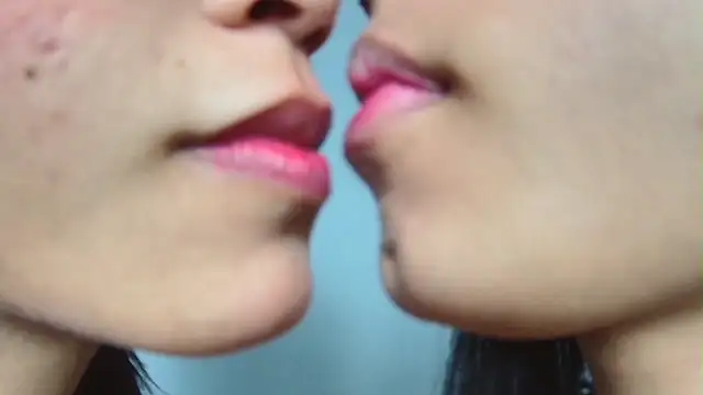 Snapshot of strawberrymia68 chatting on 02-06-25, 01:10 strawberrymia68 online show from 02-06-25, 01:10