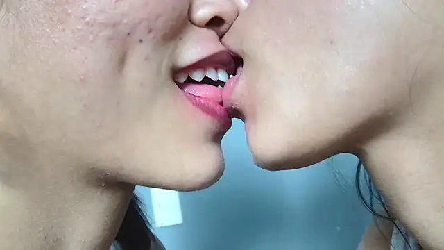 Snapshot of strawberrymia68 chatting on 02-08-25, 07:27 strawberrymia68 online show from 02-08-25, 07:27