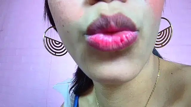 Snapshot of strawberrymia68 chatting on 02-11-25, 01:09 strawberrymia68 online show from 02-11-25, 01:09