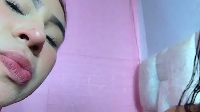 Snapshot of strawberrymia68 chatting on 03-01-25, 01:07 strawberrymia68 online show from 03-01-25, 01:07