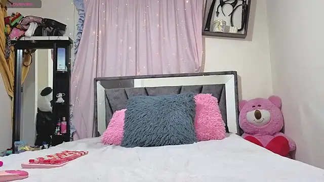 Hotsamantamature online show from 01-08-26, 11:29