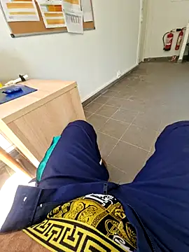 Snapshot of Leonormaldick chatting on 09-22-25, 12:40 Leonormaldick online show from 09-22-25, 12:40