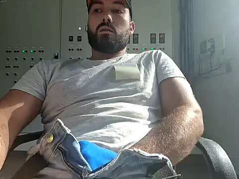 Snapshot of Leonormaldick chatting on 10-08-25, 01:31 Leonormaldick online show from 10-08-25, 01:31