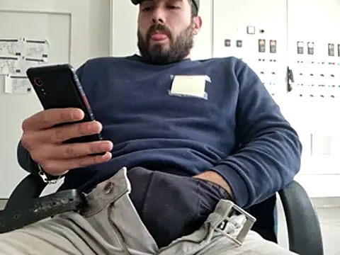 Snapshot of Leonormaldick chatting on 02-06-26, 12:19 Leonormaldick online show from 02-06-26, 12:19