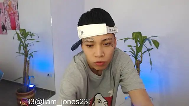 Snapshot of Jonesliam23 chatting on 12-07-24, 06:37 Jonesliam23 online show from 12-07-24, 06:37