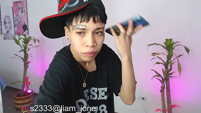 Snapshot of Jonesliam23 chatting on 12-18-24, 07:19 Jonesliam23 online show from 12-18-24, 07:19