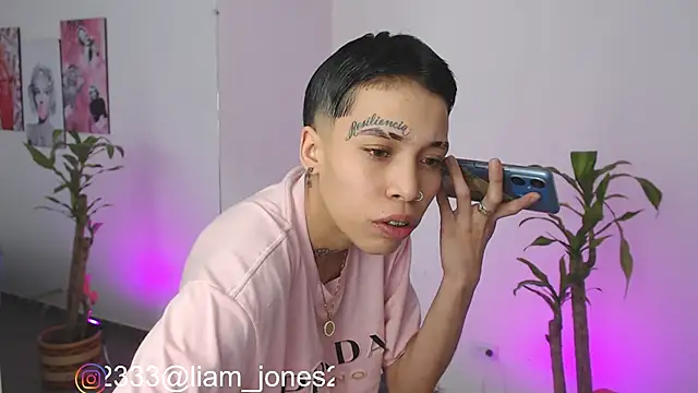 Snapshot of Jonesliam23 chatting on 12-21-24, 07:38 Jonesliam23 online show from 12-21-24, 07:38