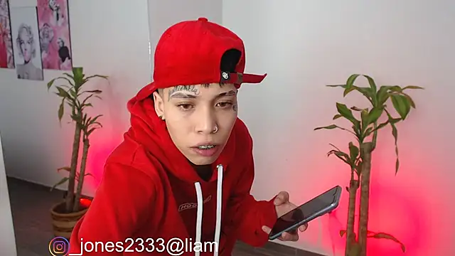 Snapshot of Jonesliam23 chatting on 12-23-24, 07:20 Jonesliam23 online show from 12-23-24, 07:20