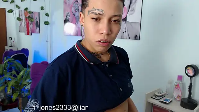 Snapshot of Jonesliam23 chatting on 02-11-25, 07:38 Jonesliam23 online show from 02-11-25, 07:38