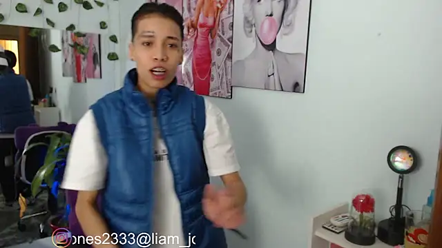 Snapshot of Jonesliam23 chatting on 02-28-25, 06:52 Jonesliam23 online show from 02-28-25, 06:52