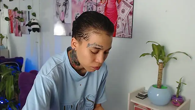 Snapshot of Jonesliam23 chatting on 03-19-25, 07:06 Jonesliam23 online show from 03-19-25, 07:06