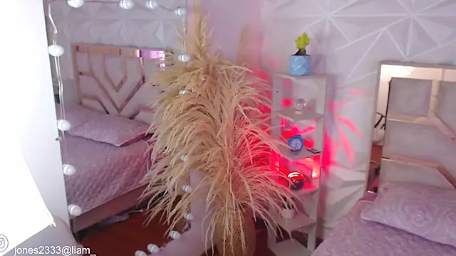 Snapshot of Jonesliam23 chatting on 09-13-25, 06:51 Jonesliam23 online show from 09-13-25, 06:51