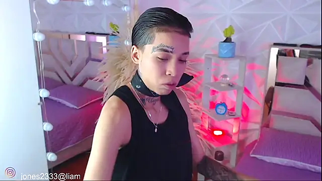 Snapshot of Jonesliam23 chatting on 09-20-25, 07:15 Jonesliam23 online show from 09-20-25, 07:15