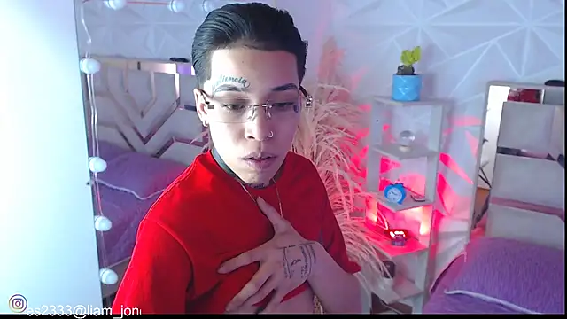 Snapshot of Jonesliam23 chatting on 09-24-25, 07:17 Jonesliam23 online show from 09-24-25, 07:17