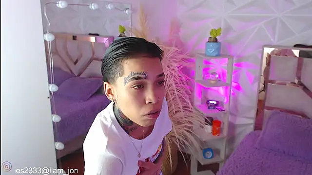 Snapshot of Jonesliam23 chatting on 10-01-25, 07:20 Jonesliam23 online show from 10-01-25, 07:20