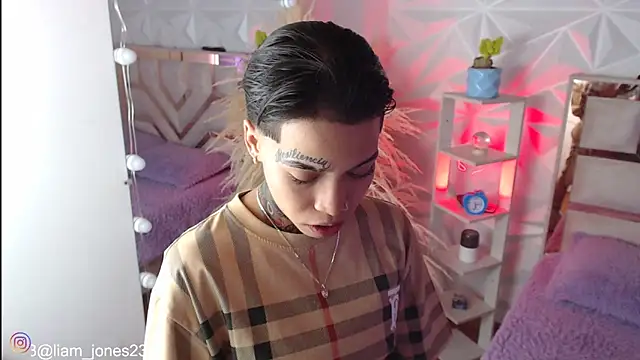 Snapshot of Jonesliam23 chatting on 10-03-25, 07:55 Jonesliam23 online show from 10-03-25, 07:55