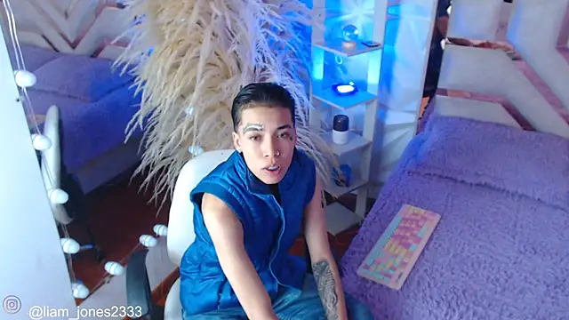 Snapshot of Jonesliam23 chatting on 10-07-25, 07:33 Jonesliam23 online show from 10-07-25, 07:33