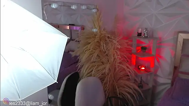 Snapshot of Jonesliam23 chatting on 10-09-25, 07:23 Jonesliam23 online show from 10-09-25, 07:23