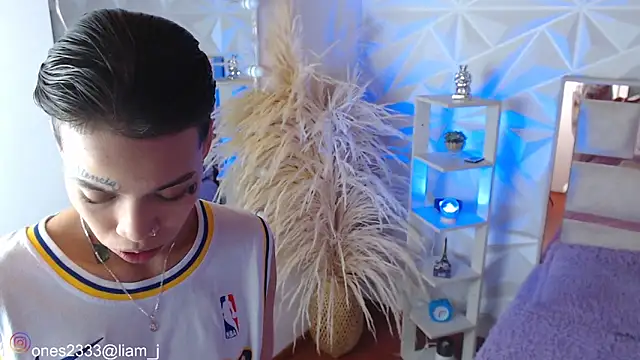 Snapshot of Jonesliam23 chatting on 10-10-25, 07:02 Jonesliam23 online show from 10-10-25, 07:02