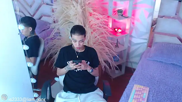 Snapshot of Jonesliam23 chatting on 10-12-25, 07:24 Jonesliam23 online show from 10-12-25, 07:24