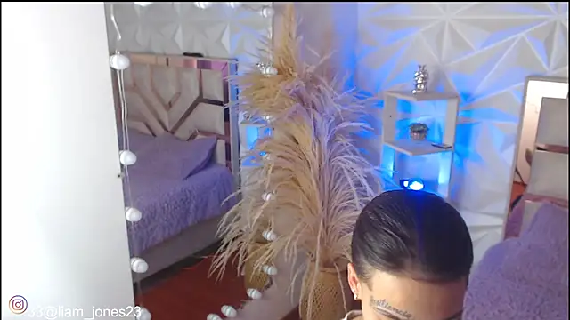 Snapshot of Jonesliam23 chatting on 10-17-25, 07:27 Jonesliam23 online show from 10-17-25, 07:27