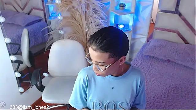 Snapshot of Jonesliam23 chatting on 10-20-25, 07:14 Jonesliam23 online show from 10-20-25, 07:14