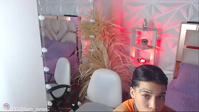 Snapshot of Jonesliam23 chatting on 10-23-25, 06:50 Jonesliam23 online show from 10-23-25, 06:50