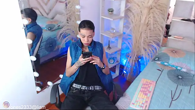 Snapshot of Jonesliam23 chatting on 10-26-25, 07:09 Jonesliam23 online show from 10-26-25, 07:09