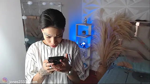 Snapshot of Jonesliam23 chatting on 10-28-25, 10:34 Jonesliam23 online show from 10-28-25, 10:34